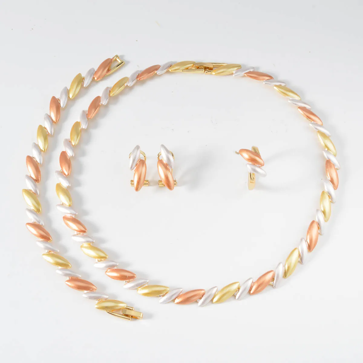 

4pcs Jewelry Set Three-color Irregular Pearl Geometric Necklace Bracelet Earrings Ring Set Wedding Jewelry Accessories Gifts