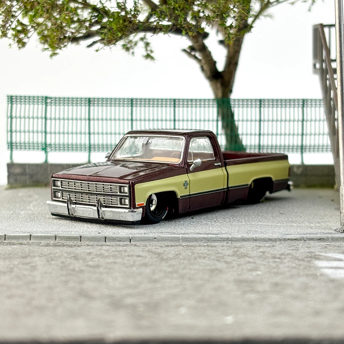 MINIGT 1:64 Silverado diecast model car