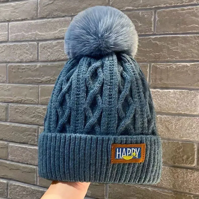Berretti di moda caldi invernali Cappelli lavorati a maglia per le donne Ragazze Palla di pelliccia sintetica Berretti di lana Skullies Ricamo Cappello foderato in pile a prova di freddo