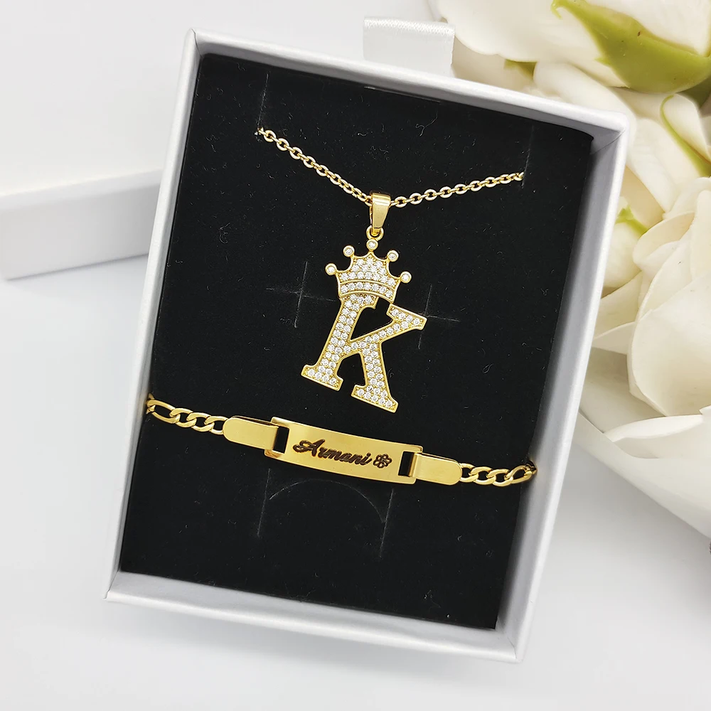 2025 اسم شخصي مجوهرات 3 قطعة مجموعة مخصصة الزركون رسالة تاج قلادة 18 مللي متر أقراط صغيرة هدية عيد ميلاد الطفل