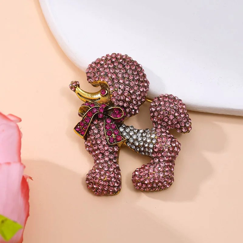 Broche Retro de lujo para perro, moda europea americana, acero de titanio, circón, broche de Animal con microincrustaciones para accesorios elegantes para mascotas