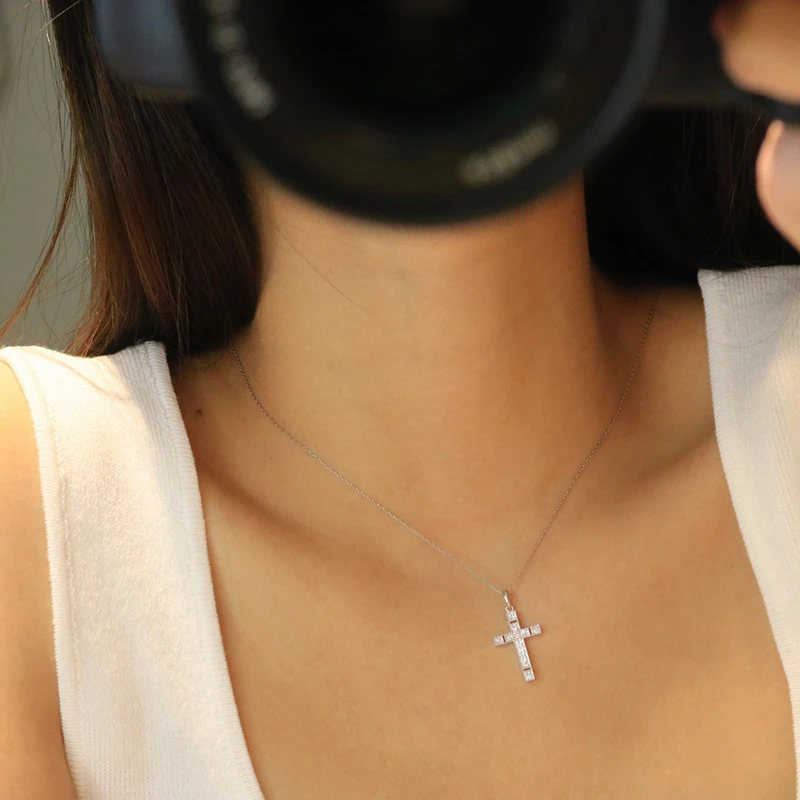 LUOWEND 100% 18K White Gold Necklace Fashion INS Style Real Natural Diamond Cross Pendant Necklace for Women Birthday Gift