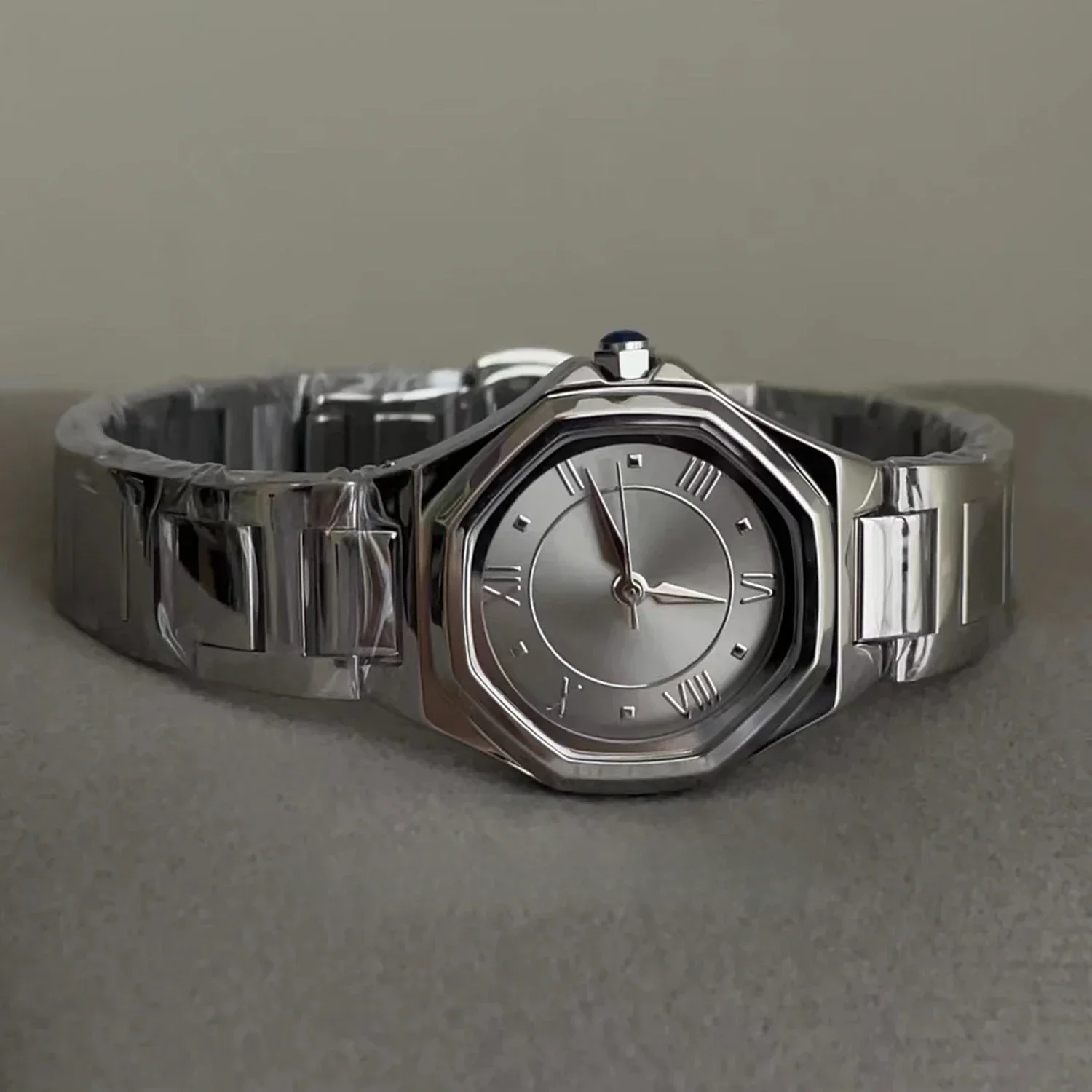 silver-gray-polygon-premium-sense-commuter-temperament-quartz-watch-female-aie25