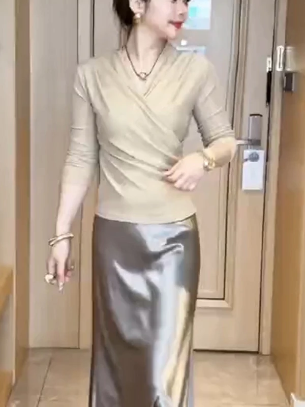 تي شيرت نسائي أنيق وعصري بقصة ضيقة وياقة على شكل V، تصميم جديد لفصل الربيع