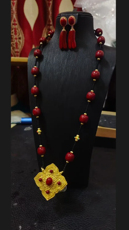 

Imitation Coral Non fading Nepal Gold Plated Pendant Necklace Set