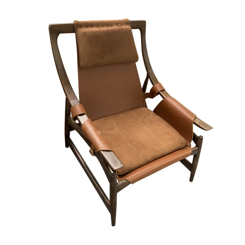 كرسي من الخشب الصلب في العصور الوسطى