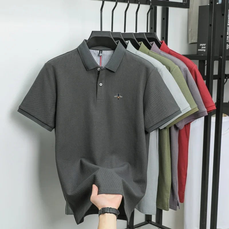 100 % Baumwolle, luxuriöses Herren-Polohemd, modisches Sommer-T-Shirt, ein Verkaufsschlager, exquisit mit Bienenstickerei versehen, atmungsaktiv, kurzärmelig. – Detail 12