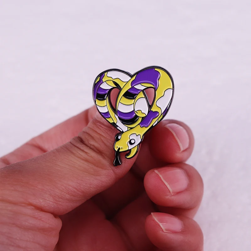 غير ثنائي الجنس ثعبان المينا دبوس LGBTQ + فخر مجوهرات اكسسوارات