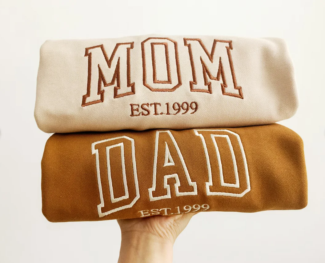 Custom Mom/Dad Embroidered Crewneck Sweatshirt, Pregnancy Announcement, Daddy Mommy to be, Personalised Mother's Day Gift