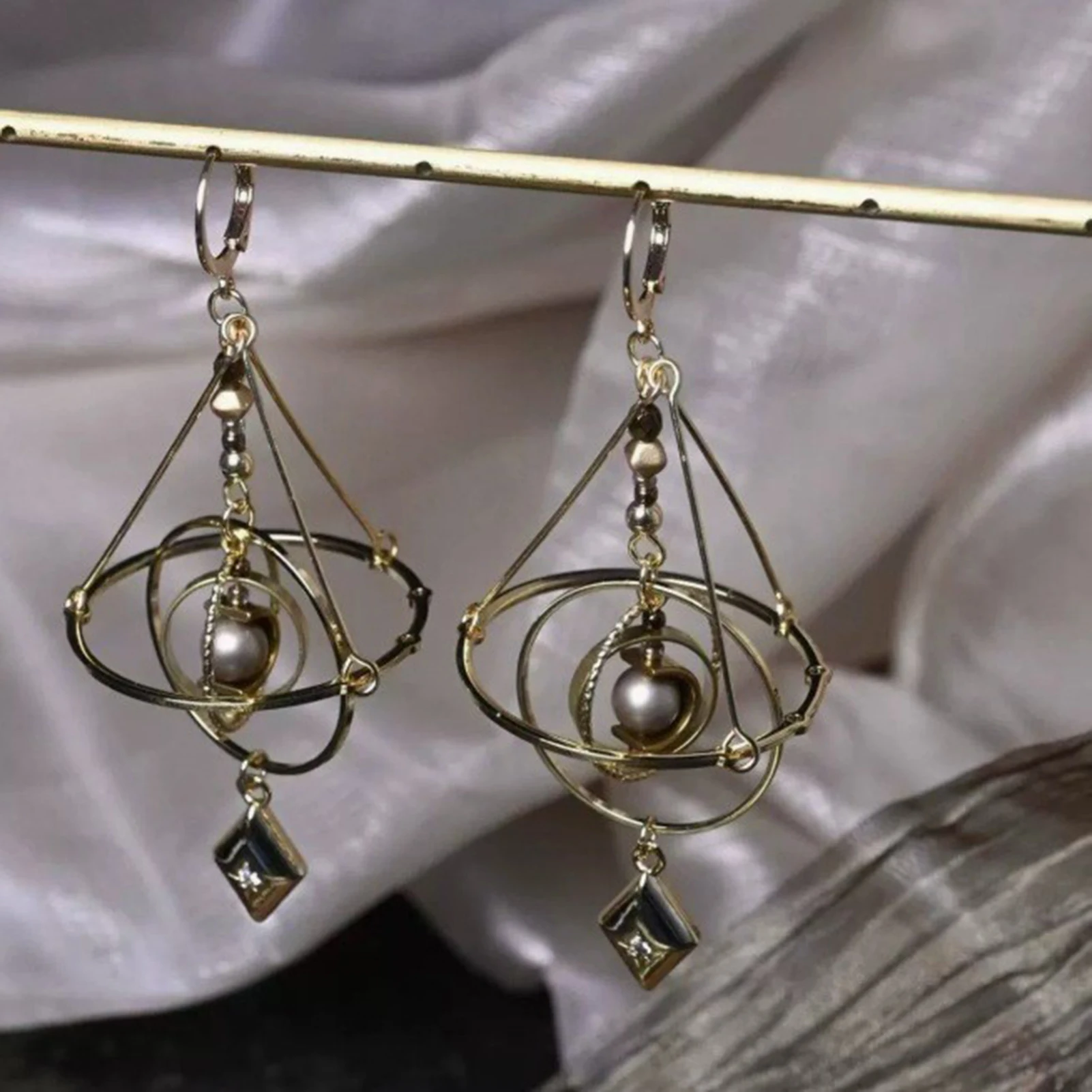 Pendientes creativos de estrella orbital para mujer, pendientes colgantes geométricos de heliómetro, orejera de Metal a la moda, joyería de moda, accesorio para la oreja