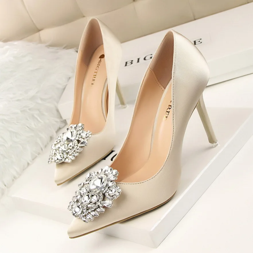 Frauen Satin 10 cm High Heels Sexy Kristall Drag Queen Pumpen Weibliche Spitz Neue Grüne Formelle Anlässe Abend Bankett schuhe