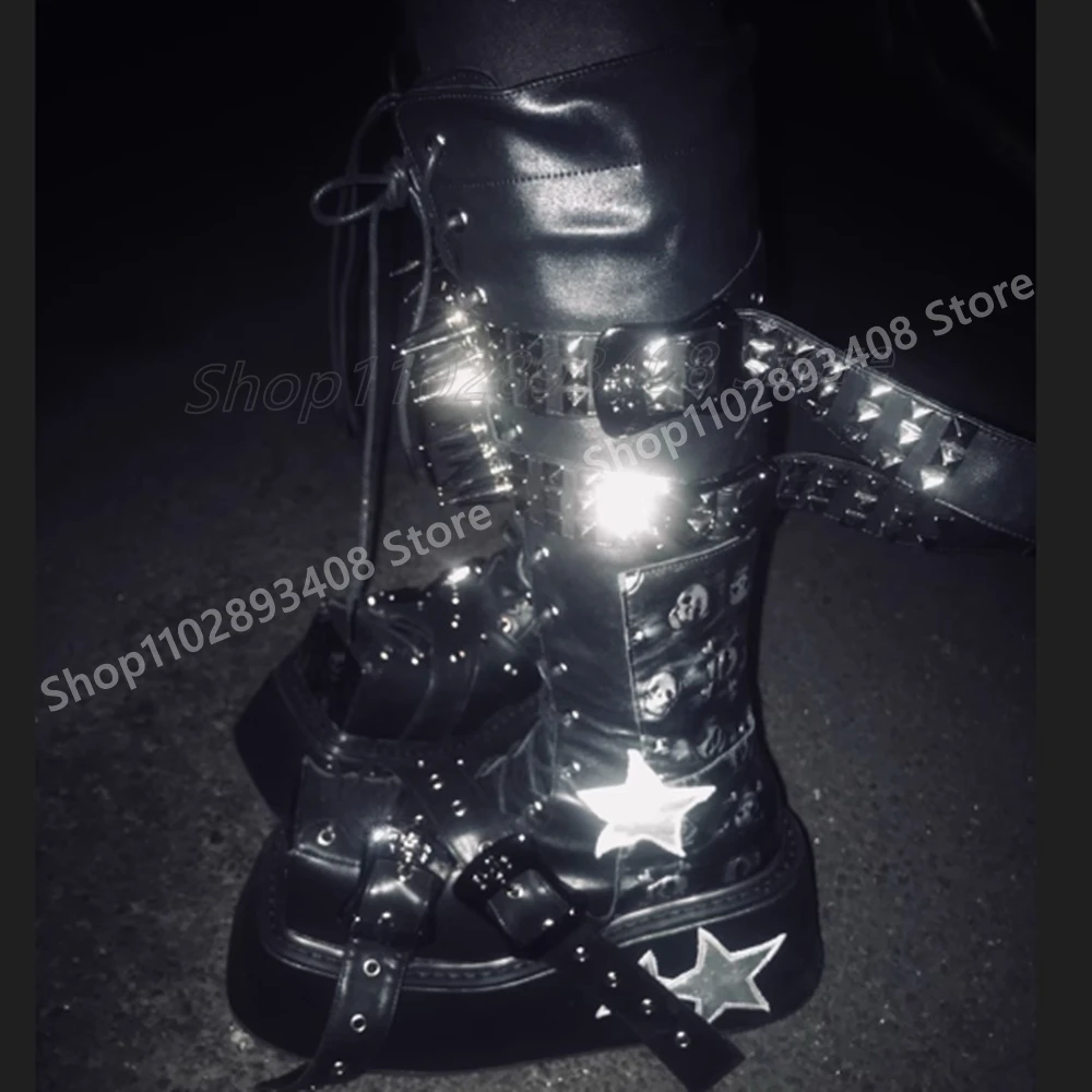 Ботинки до середины икры в стиле панк со звездами и ремешками, модная пикантная женская обувь на толстой подошве с полыми заклепками, новинка весны 2024, Para Mujere