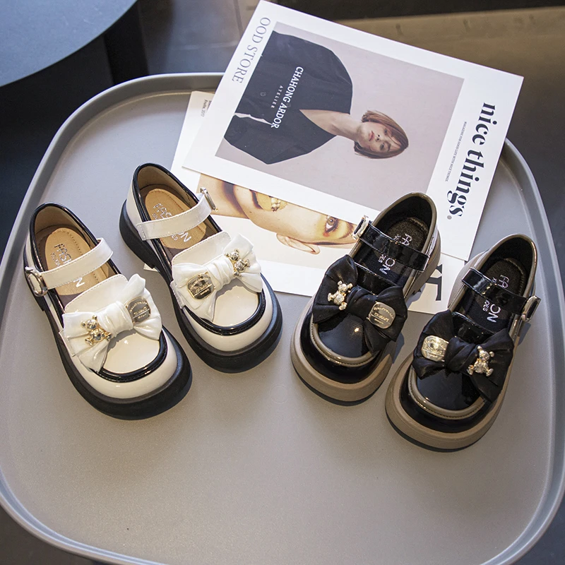 

Girls British Style Leather Shoes 2026 Brand New Princess Shoes with Crystal Bow for Party Kids Performance Flat Shoes Versatile