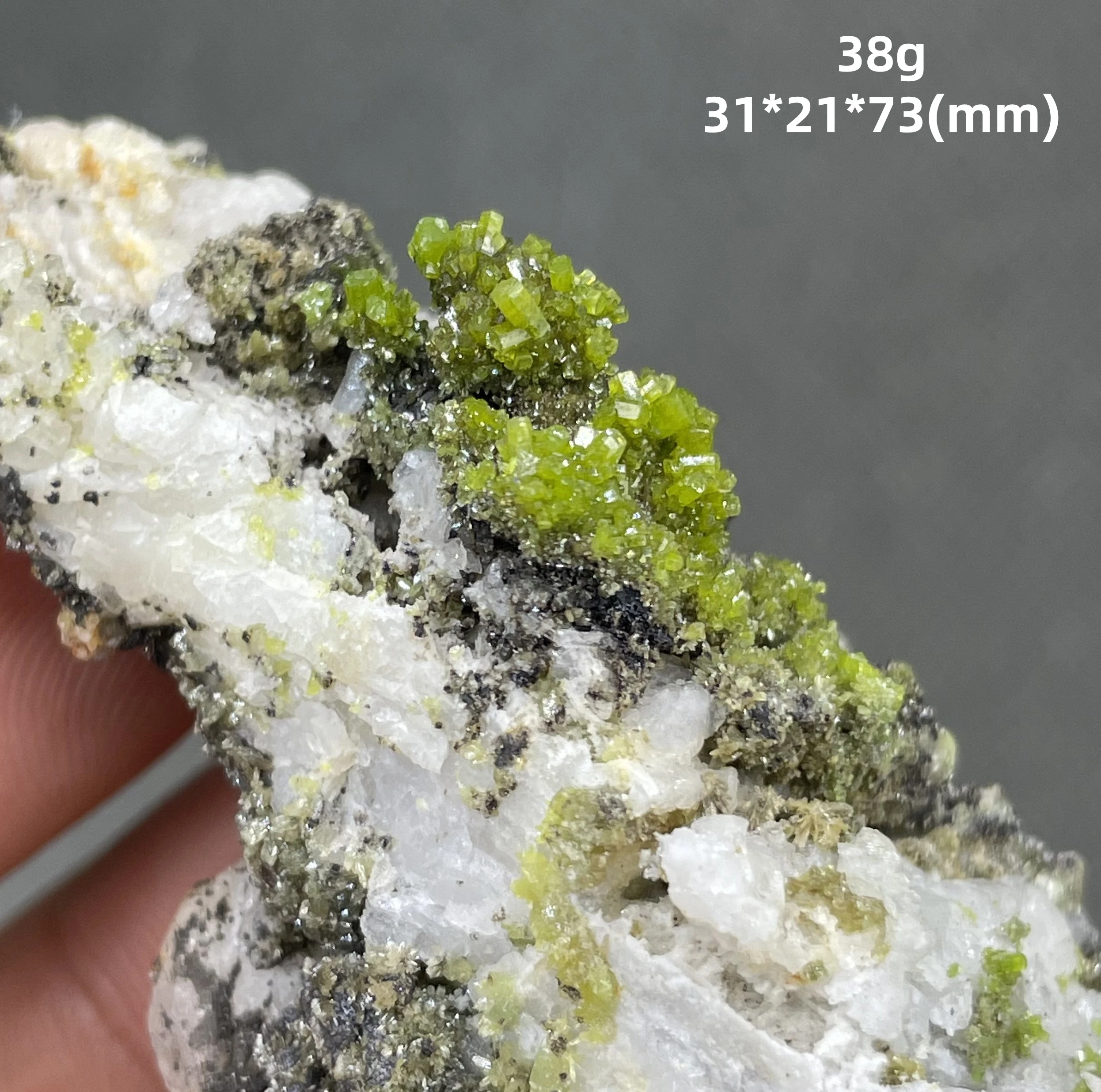 BEST! 38g of natural Pyromorphite grown on white crystal mineral specimen stones and crystals collection gemstones quartz