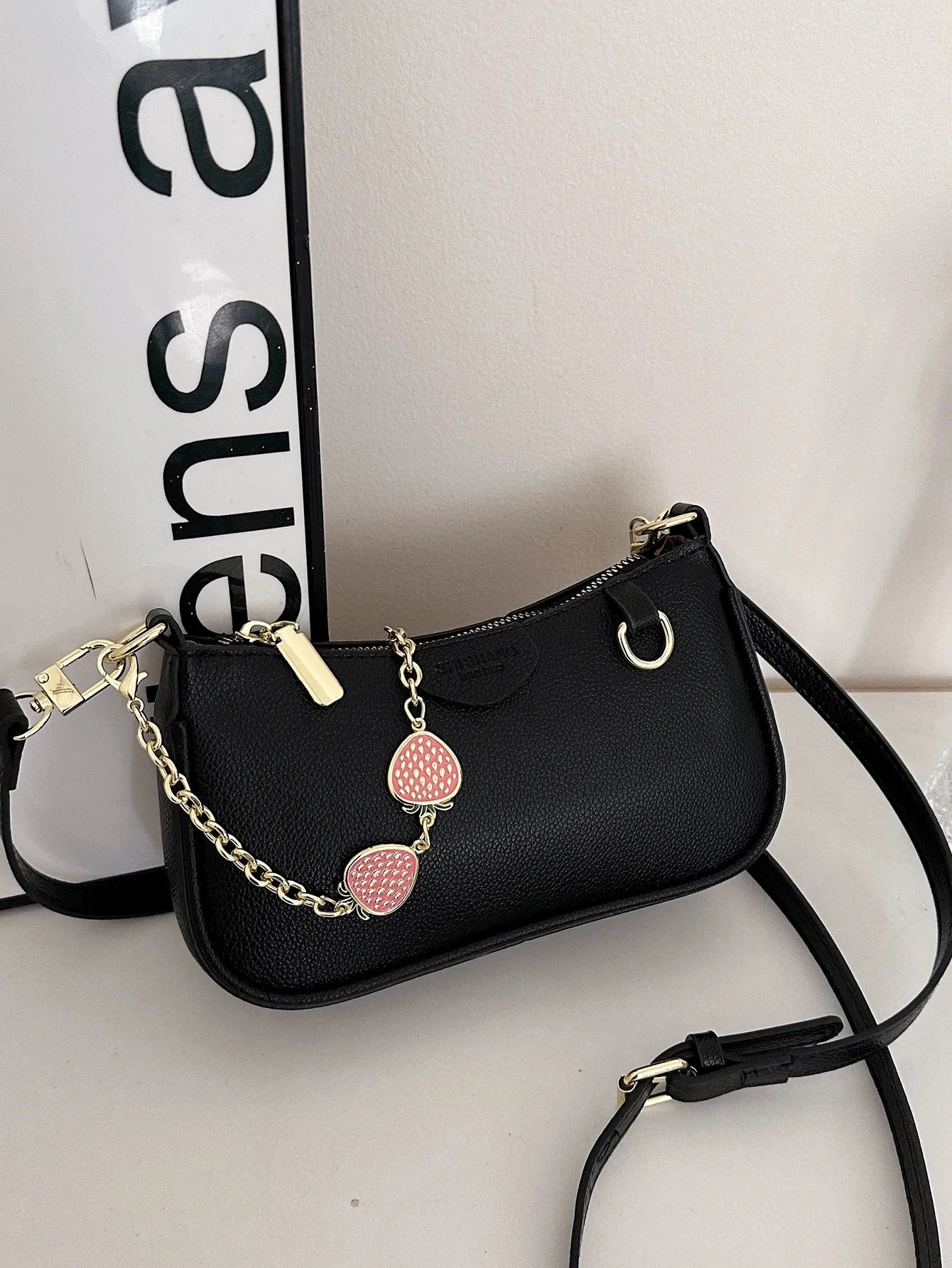 

Классическая однотонная водонепроницаемая сумка-багет из искусственной кожи - сумка для подмышек с клубничной цепочкой для путешествий/шоппинга/вечеринки