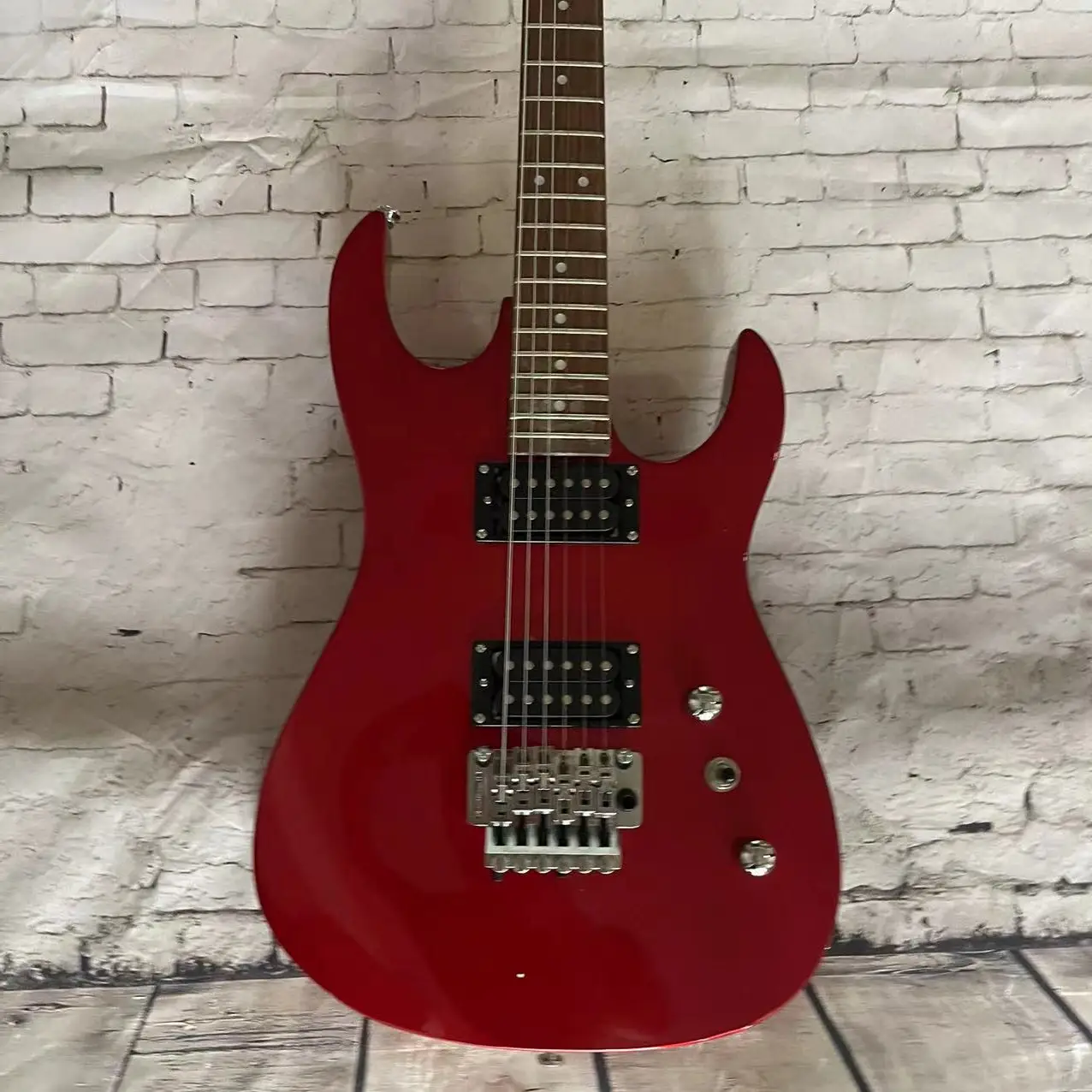 Spot 6-chord B-C electric guitar, metal red body, chrome plated accessories, factory real photos, can be shipped upon order