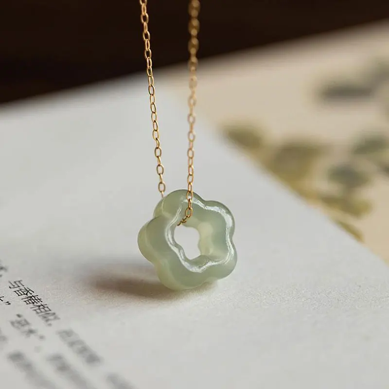 Summer Fashion Jade Plum Blossom Necklace For Women Vintage Temperament Clavicle Chain Pendant Birthday Party Wedding Gift