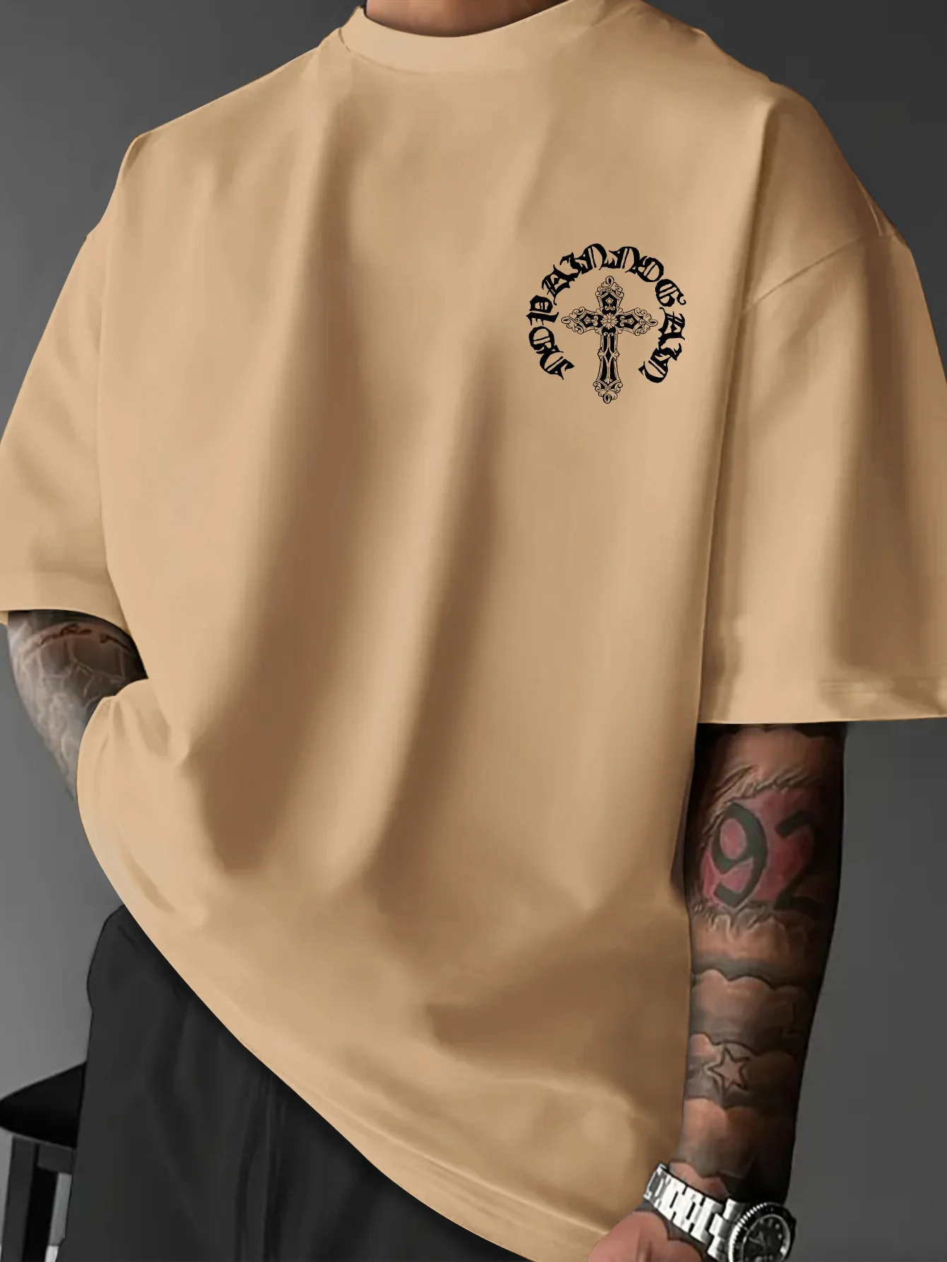 Herren Oversized T-Shirt mit überschnittenen Schultern, Vintage Gothic Kreuz Grafikdruck, lässiges Kurzarm-Shirt, S-XXL – Detail 11