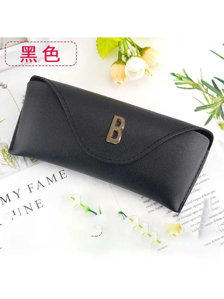 

Customized Portable Anti-Stress Eyewear Cases Personalized Customer Name Artistic Letter Decor