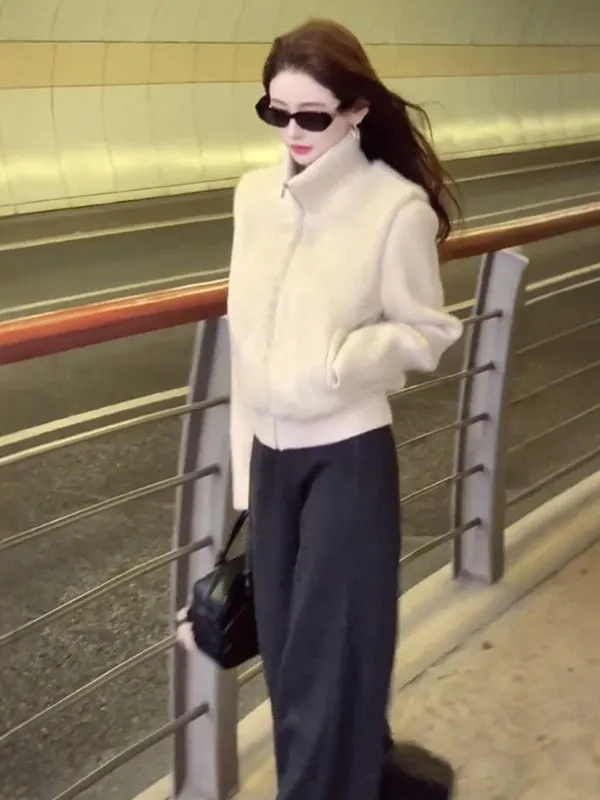 

Стильный вязаный жакет с нежным дизайном, модный топ с элементами кэжуал, женская премиальная верхняя одежда для осеннего сезона, эксклюзивный дизайн.