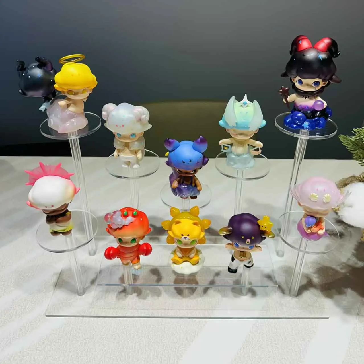 Blind Box Lagerung Display Rack, Acryl Transparent Stufen Lagerung Rack, Blind Box Figur Display Stand, Parfüm Organizer