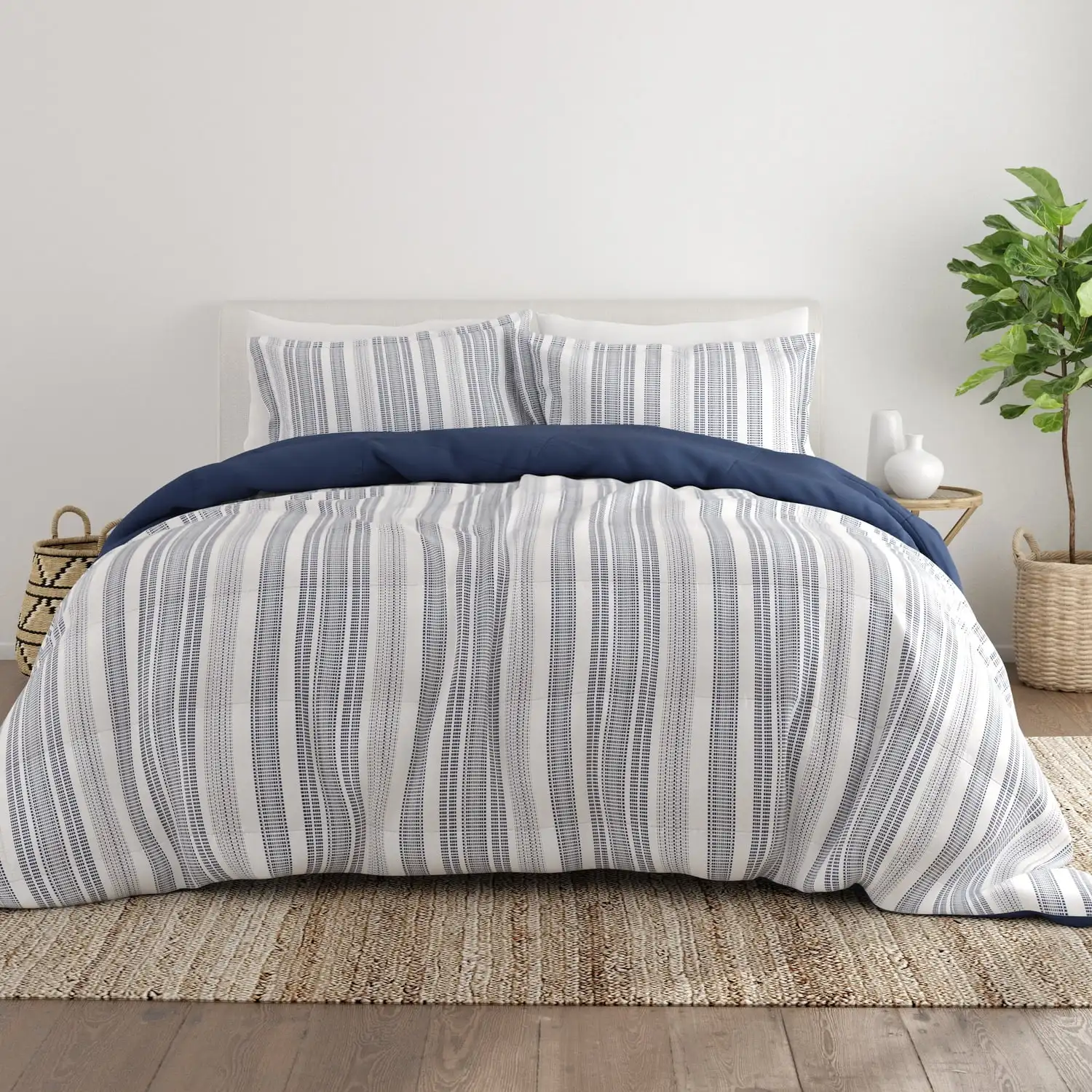 

3-Piece Navy Farmhouse Dreams ReversiblePrint Comforter Set, Full/Queen