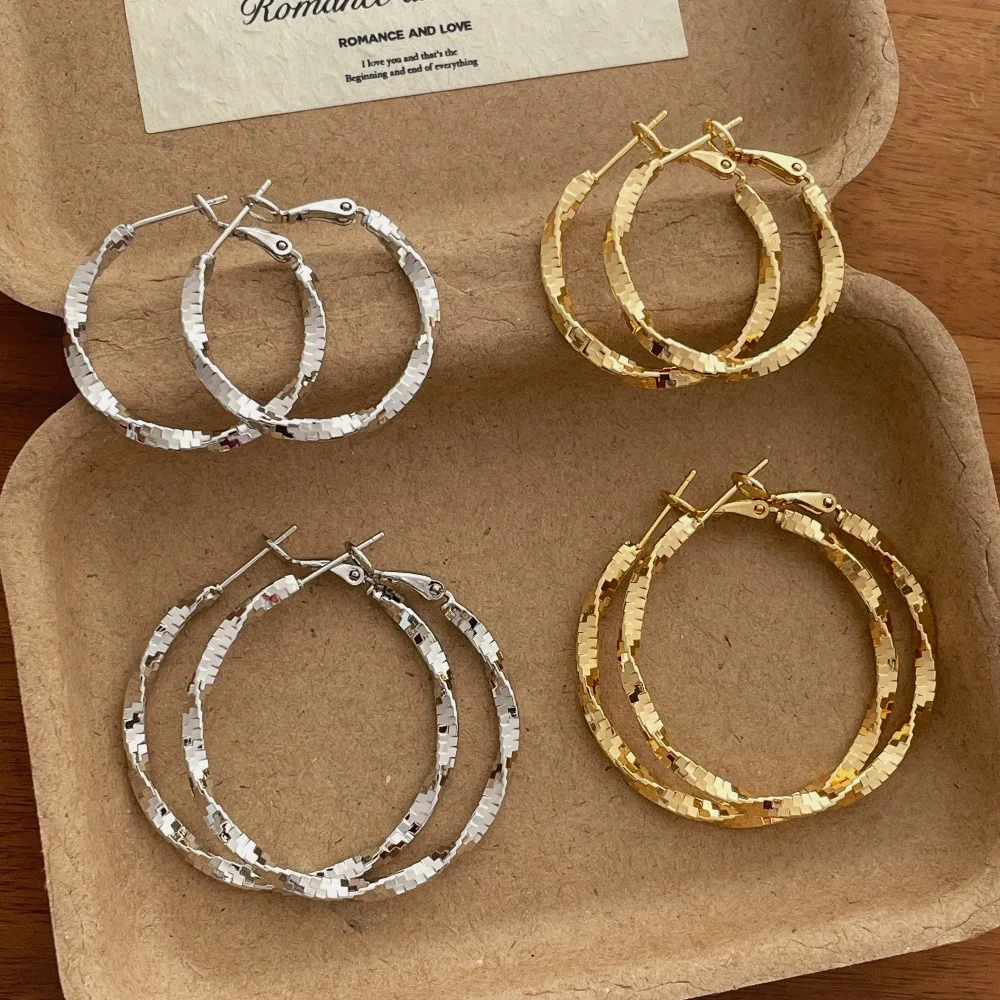 

Classic 18K Real Gold Plated Twisted Texture Big Hoop Earrings Fashion Commuting Versatile Personality Design Drop Earrings
