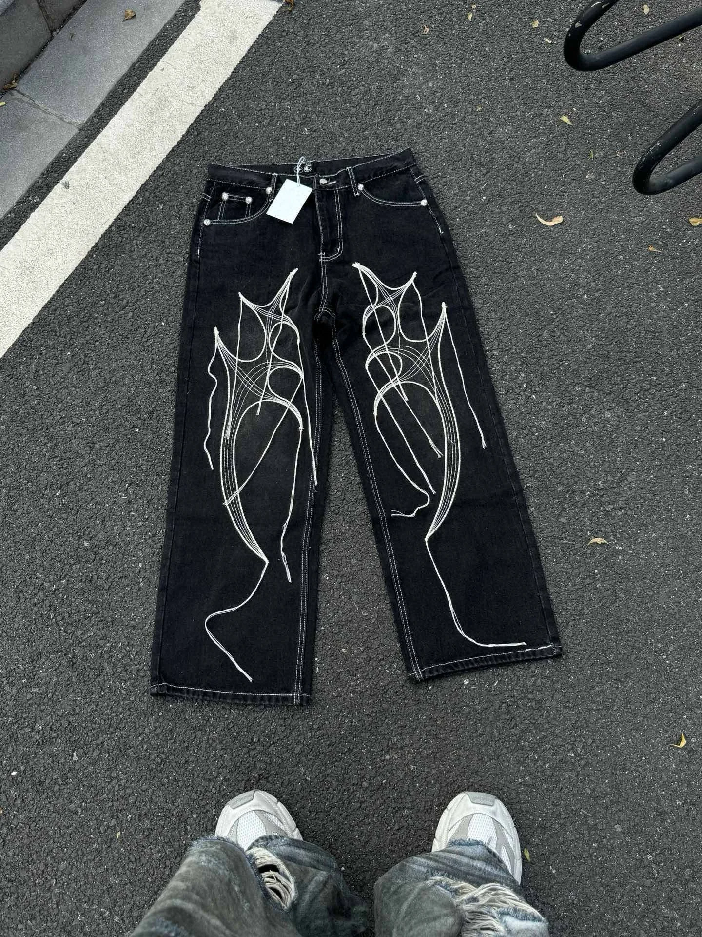 

Loose Fit Embroidered Men's Jeans mid Waist Wide Leg Pants Breathable Comfortable Summer Denim Jeans for Teenagers