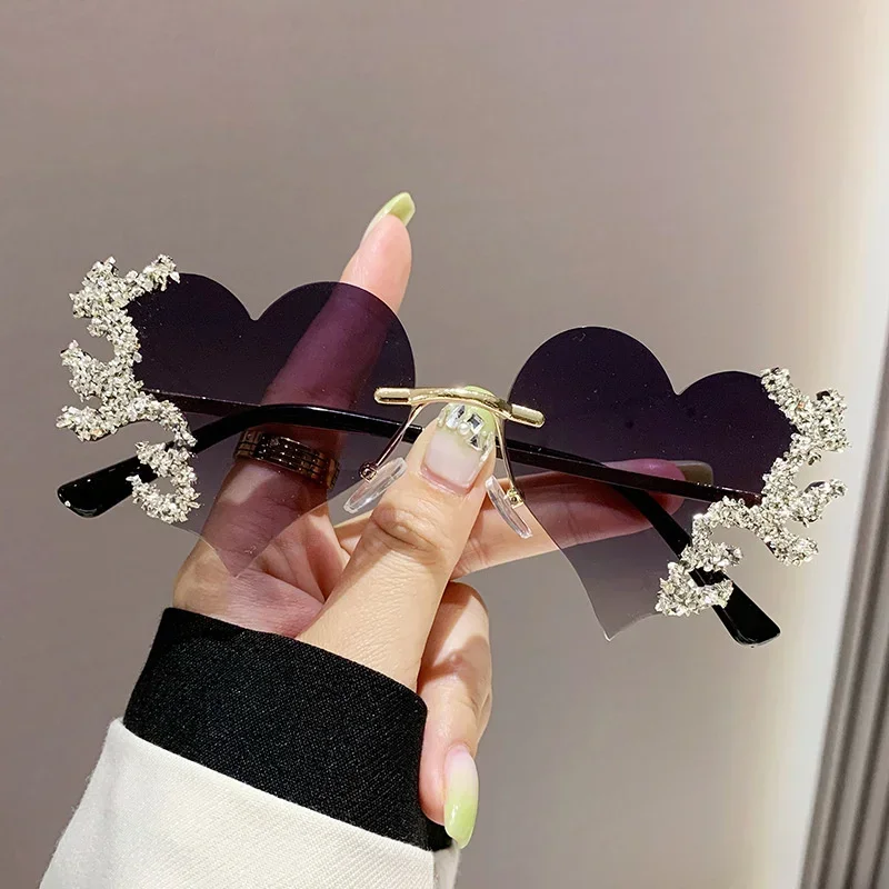 2024 Fashion Heart Shaped Sunglasses Luxury Diamond Funny Personality Rimless Sun Glasses Halloween Party Christmas Decoration