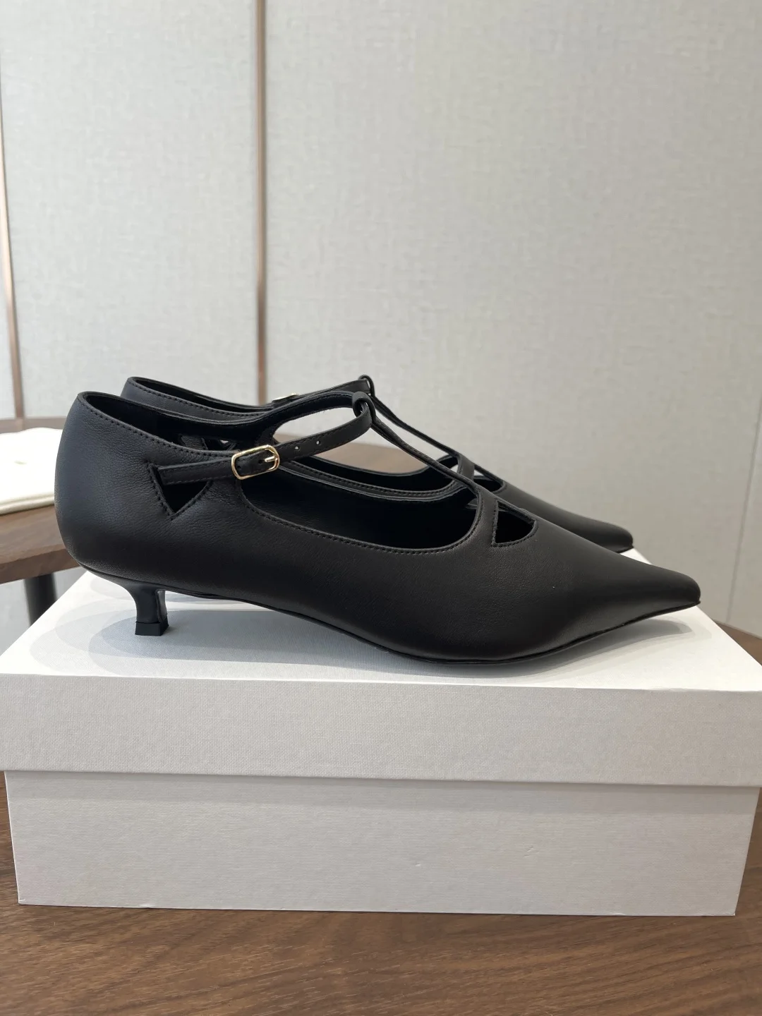 Picture 5: Women's Leather Pumps Kitten Heel T-strap Design Shoes