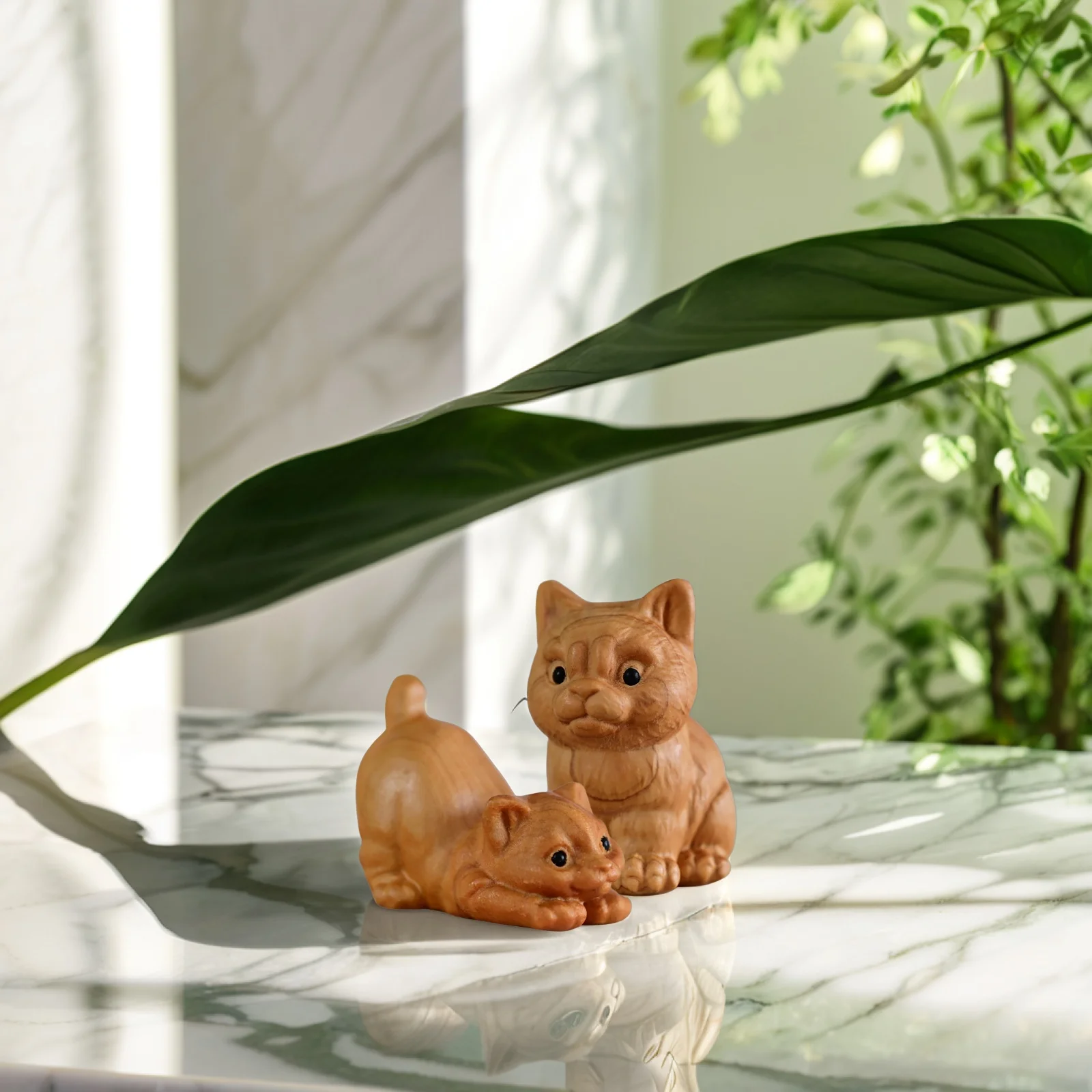 

2pcs Statue Wooden Figurines Beige Hand Cat Statues Home Decor Carved Sculptures Minimalist Desktop nament Creative Gift