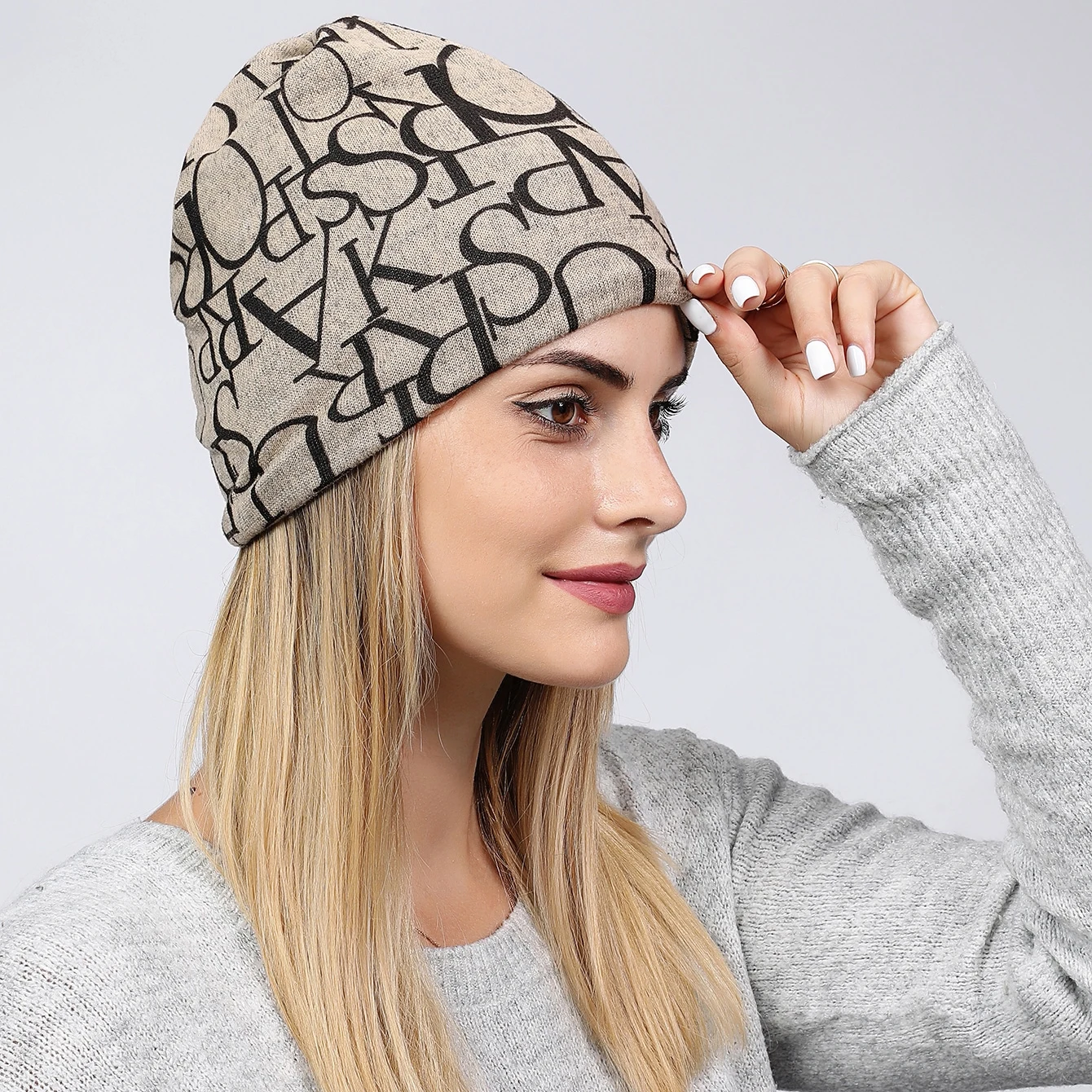 A soft, skin-friendly, fashionable and casual multi-functional pullover cap for ladies, suitable for daily home use and shopping