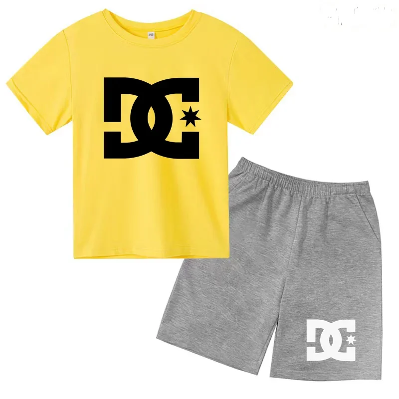 

Children’s Summer Outfit: Suitable for everyday wear by children aged 3 to 13. Casual short-sleeved shirt and shorts. A lovely