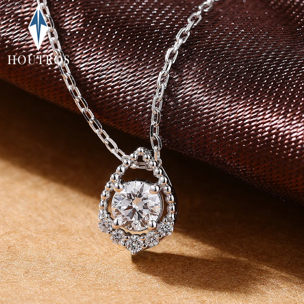

0.5Carat Round Cut Moissanite Pendant Necklace for Women 925 Sterling Silver 18k Plated Unique Design Collarbone Chain Jewelry