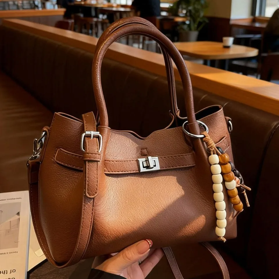 

Spacious Vintage Tote Bag, Women's Commuter Shoulder Purse, Casual Day to Night Crossbody, Minimalist Sling Bag, Textured Top