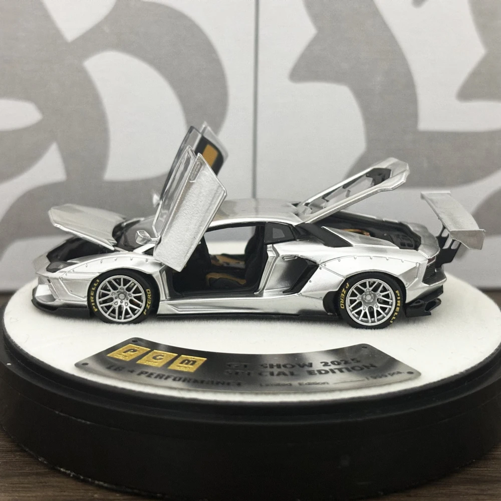 

PGM 1/64 LP700 Серебристый цвет, литая под давлением, полностью открытая в коллекции 2025 года, подарочная масштабная модель автомобиля