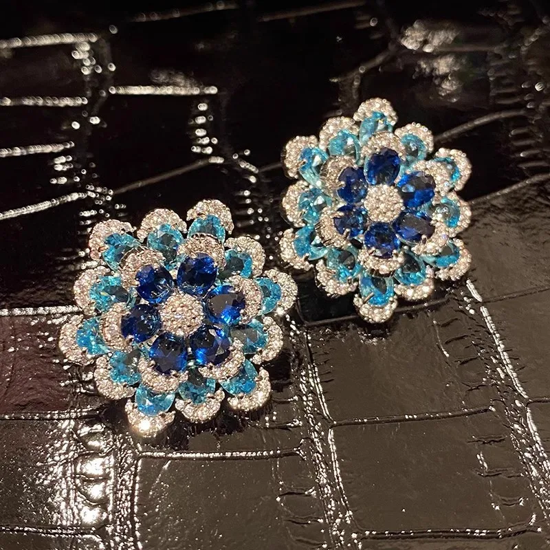 

Blue Zircon Temperament Light Luxury Flower Earrings