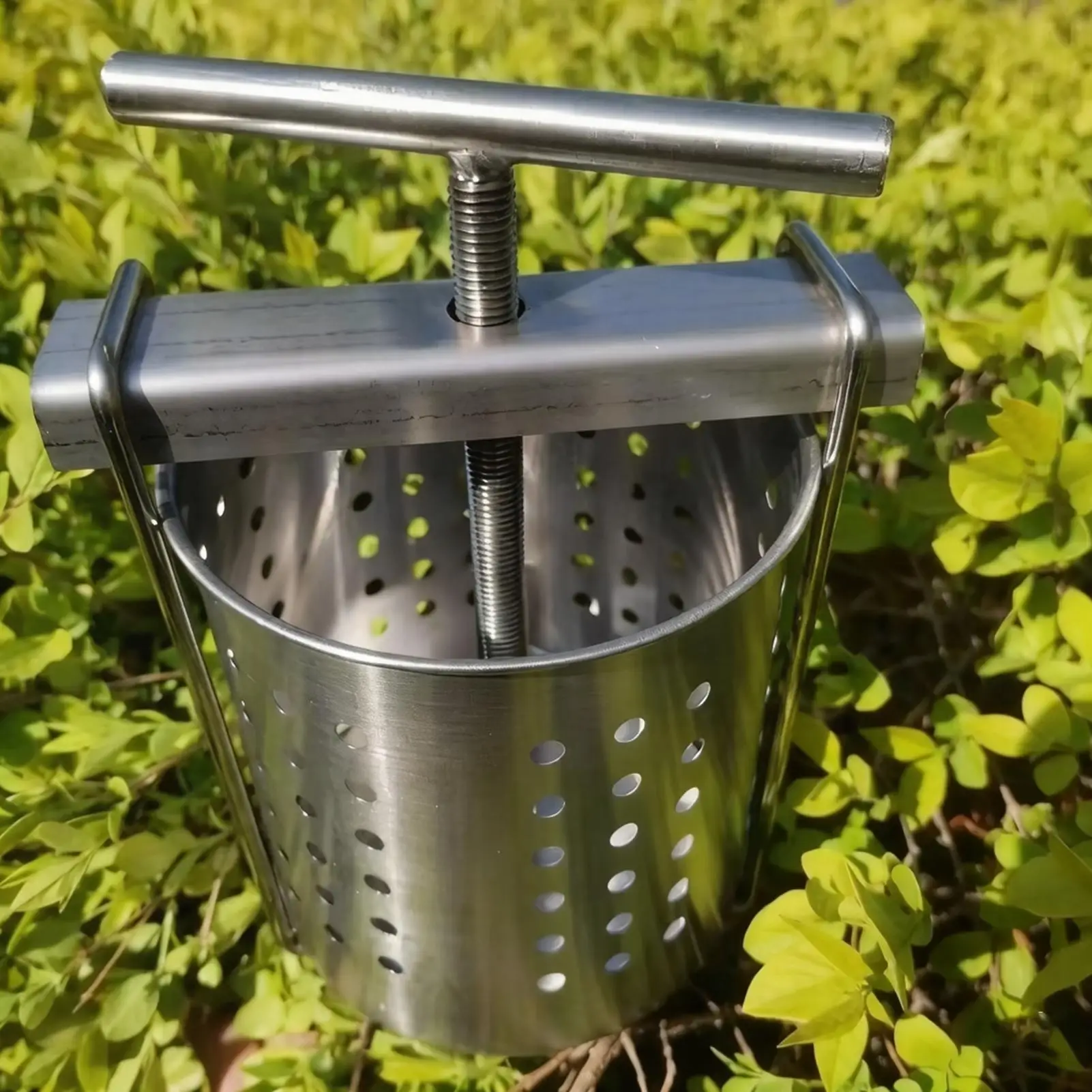Fruit Wine Press Stainless Steel Honey Juicer Hand Press Fruit Squeezer for Home Cooks Parents Chefs Beekeepers Holiday