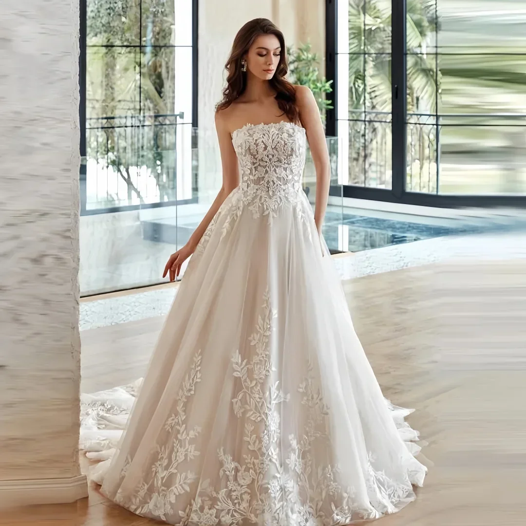 

Graceful Lace Applique Strapless Sleeveless Women Wedding Dresses A-Line Bride Gown Princess Train Vestido De Novia Customized