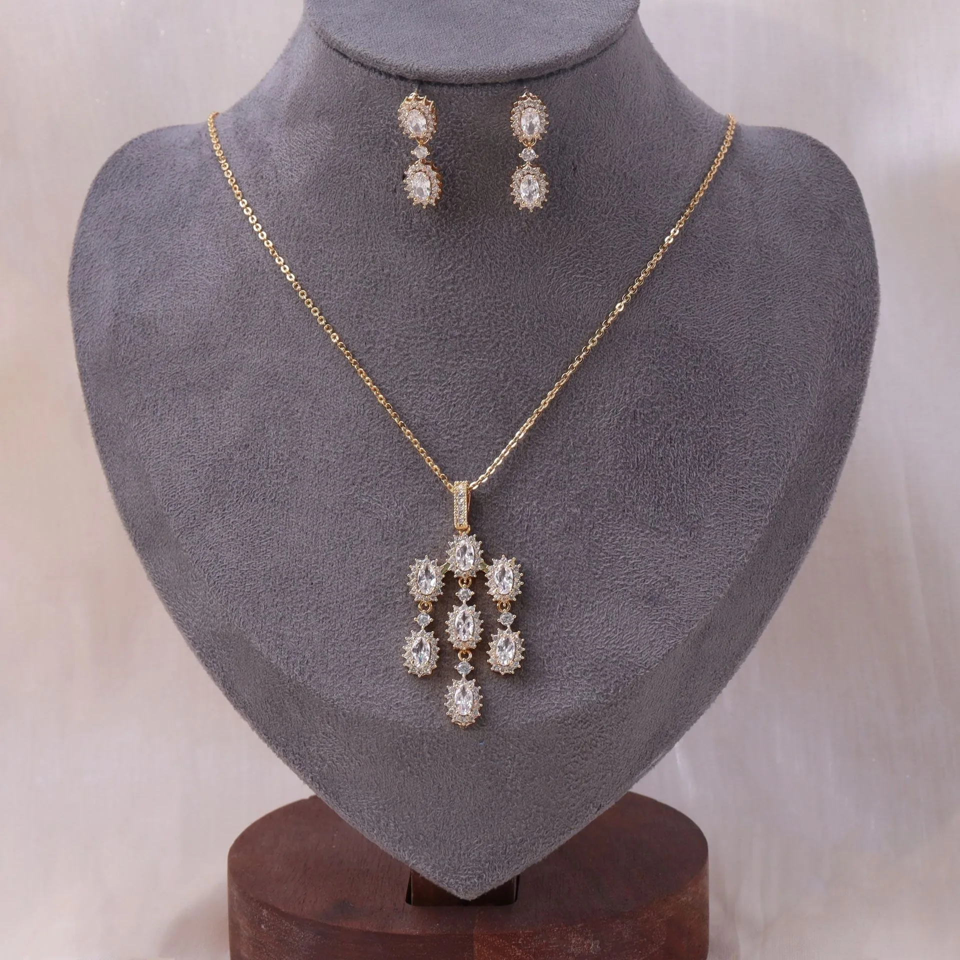 conjunto-de-joyas-de-lujo-con-borlas-y-gotas-de-agua-collar-y-aretes-de-circonita-cubica-para-mujer-para-bodas-estilo-africano-banquetes-y-fiestas
