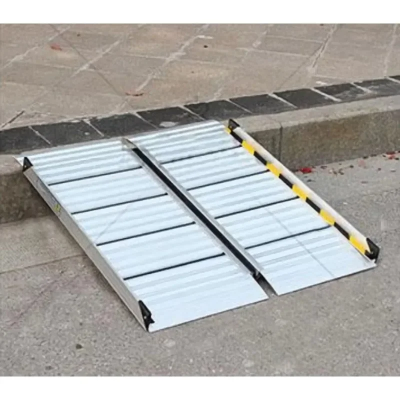 Hot Sale Small Ramp 0.56 * 0.75m Lightweight Silver Bi-fold Folding Aluminum Wheelchair Ramp Step Folding Ramp