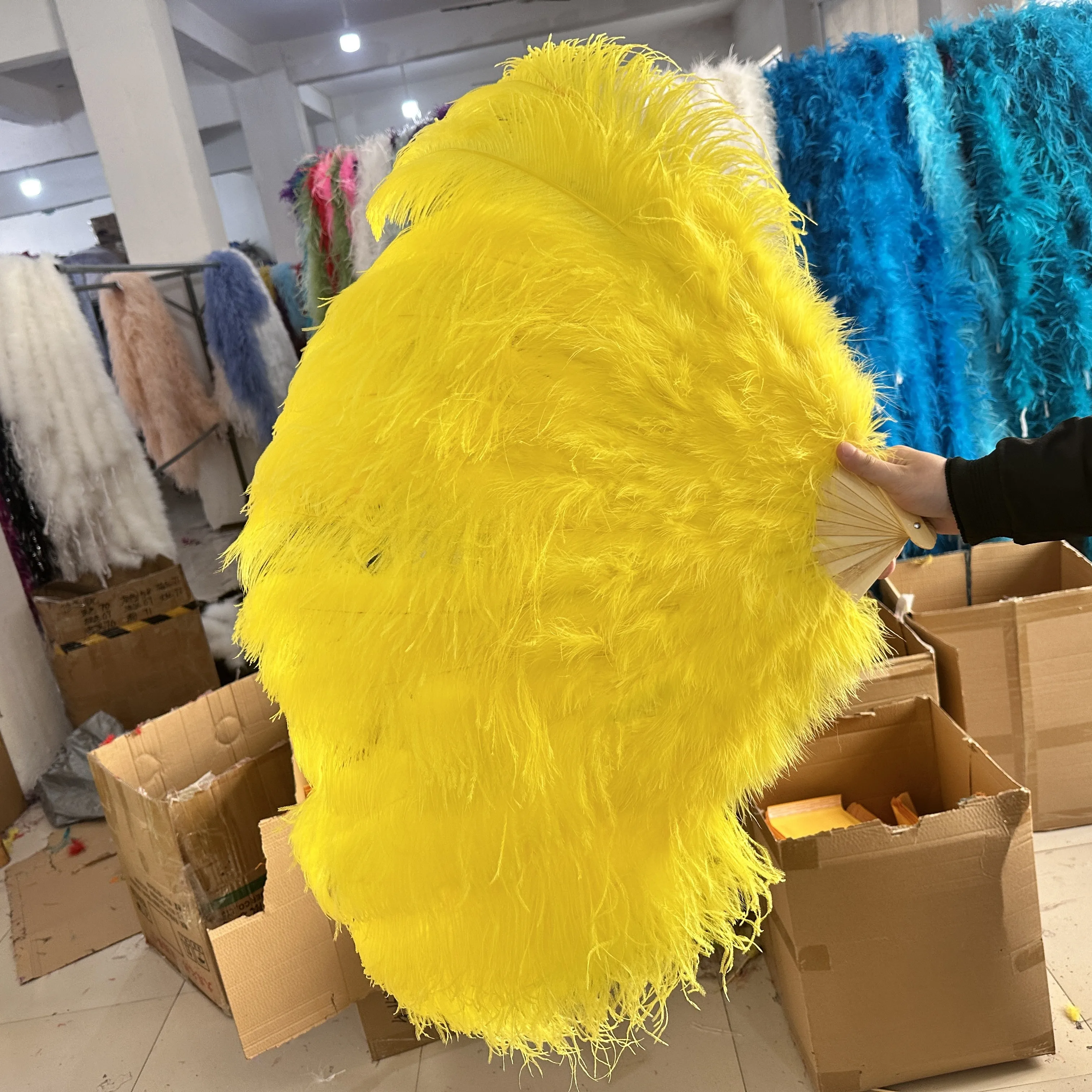 13Bone Wellow Ostrich Feathers Fan 90CM Stage Show Performance Dance props Fluffy Plumages Fans Foldable With Crafts Fan Feather