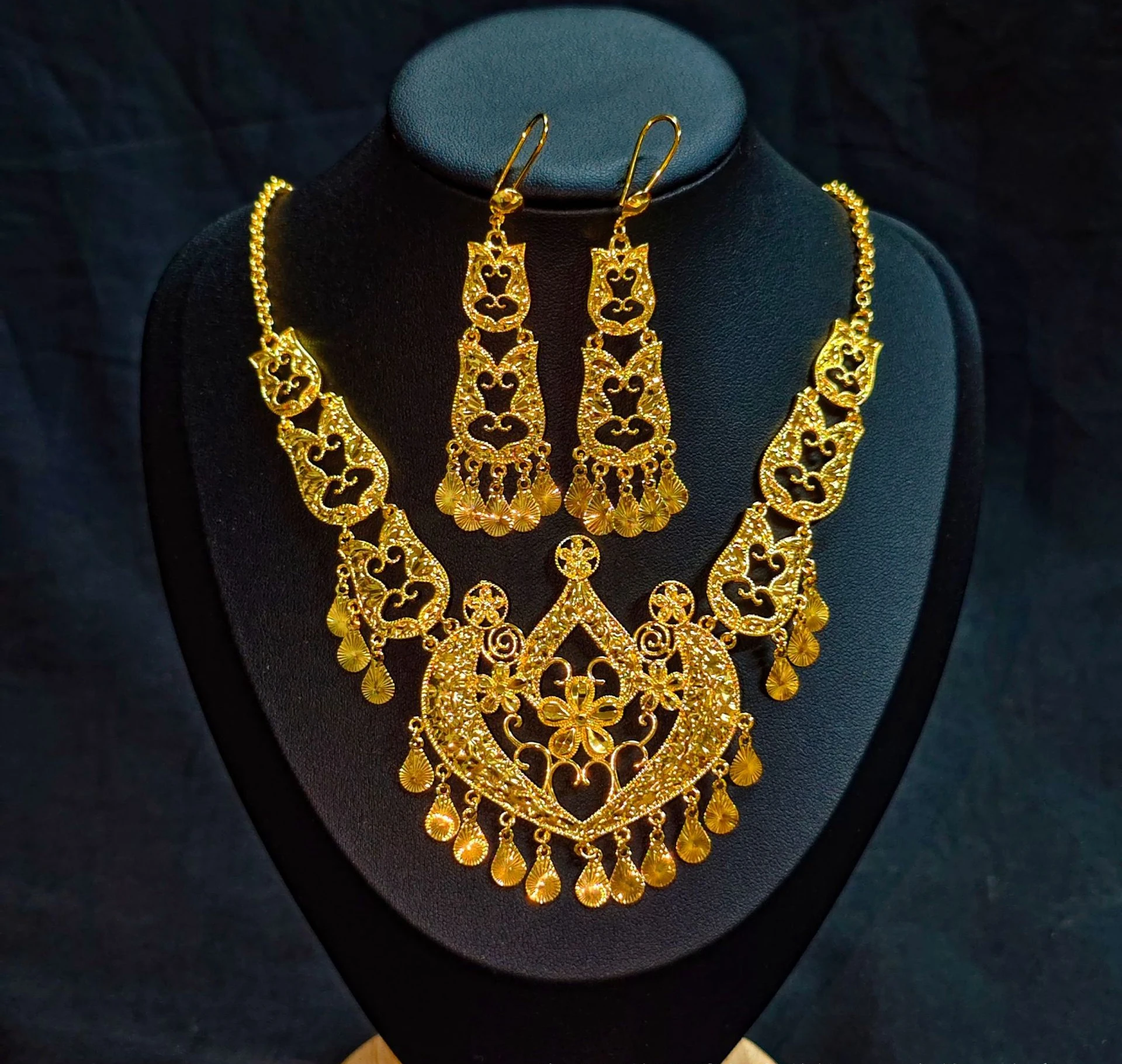 

Fashion New Dubai 24K Gold Plated Customized Necklace Earrings for Couples' Wedding Party Jewelry Set DD10767