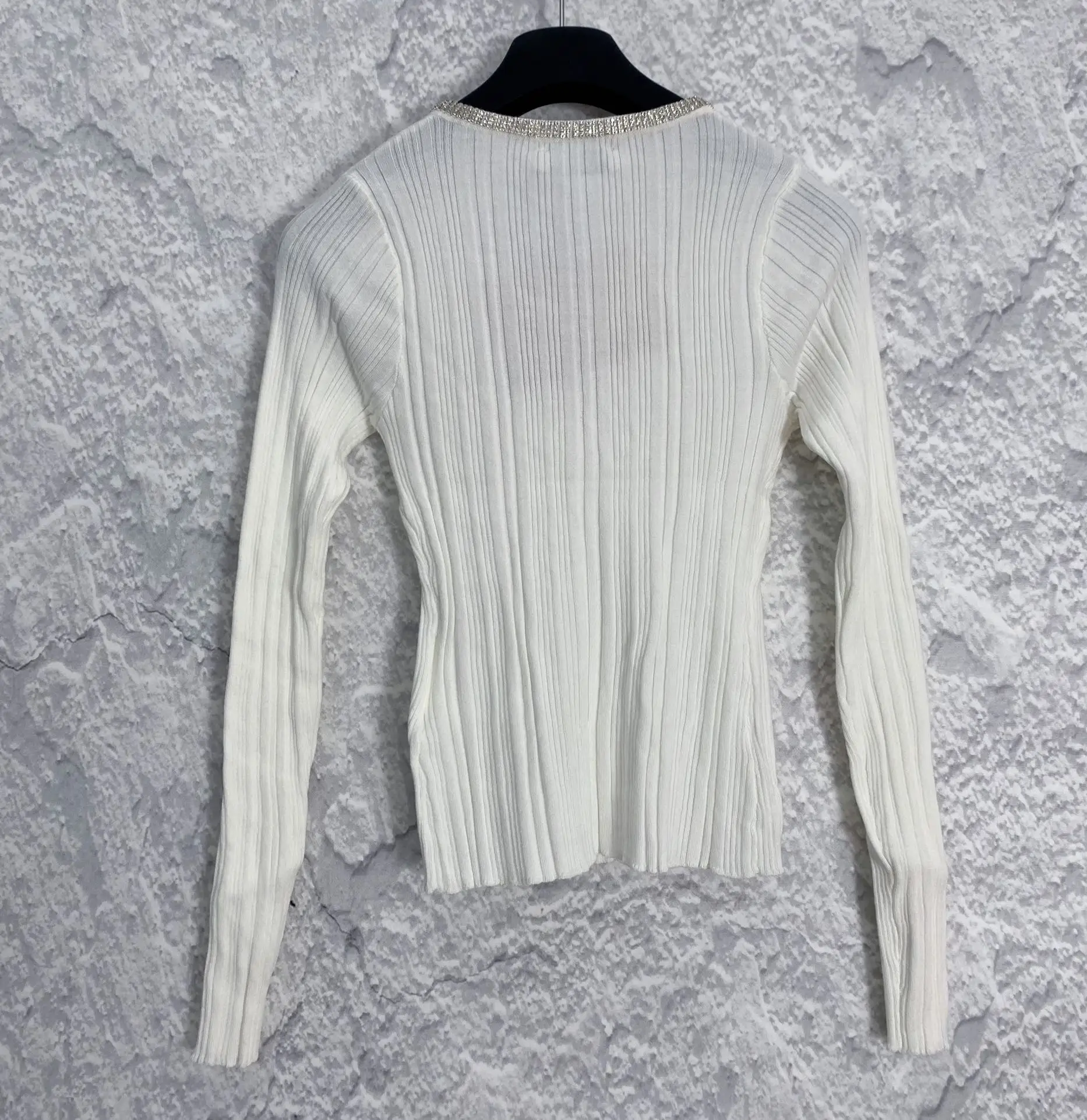 

24 new autumn knitted round neck long sleeved tops, simple and versatile, in blue and white colors