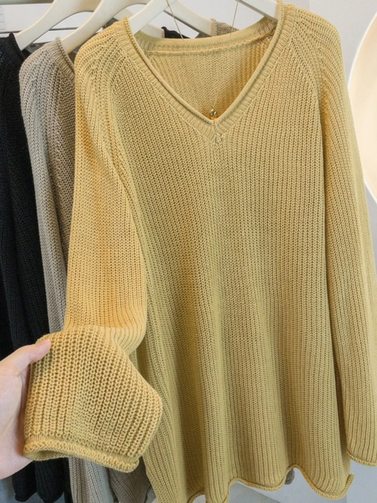 

plus Size Women's Casual Loose Knitwear Slimming Color Top Spring 2026 Early Fashion Design Korean Style Long Sleeve V-...