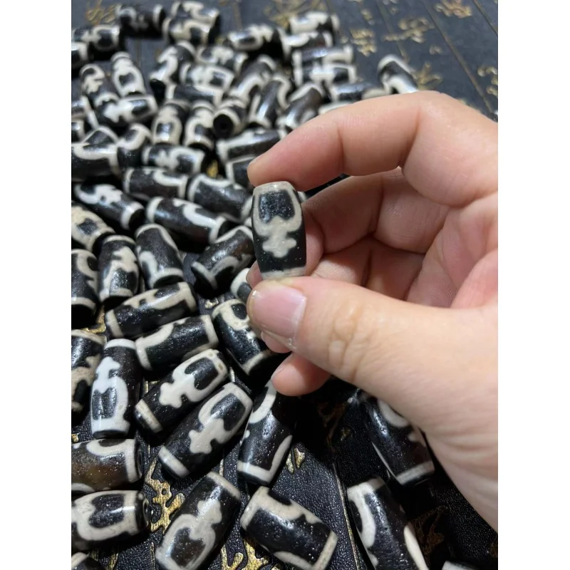 Tibetan Style Factory Wholesale High Oil Coated Pulp Weathering Delicate 30mm Black and White to Pure Tibet Beads