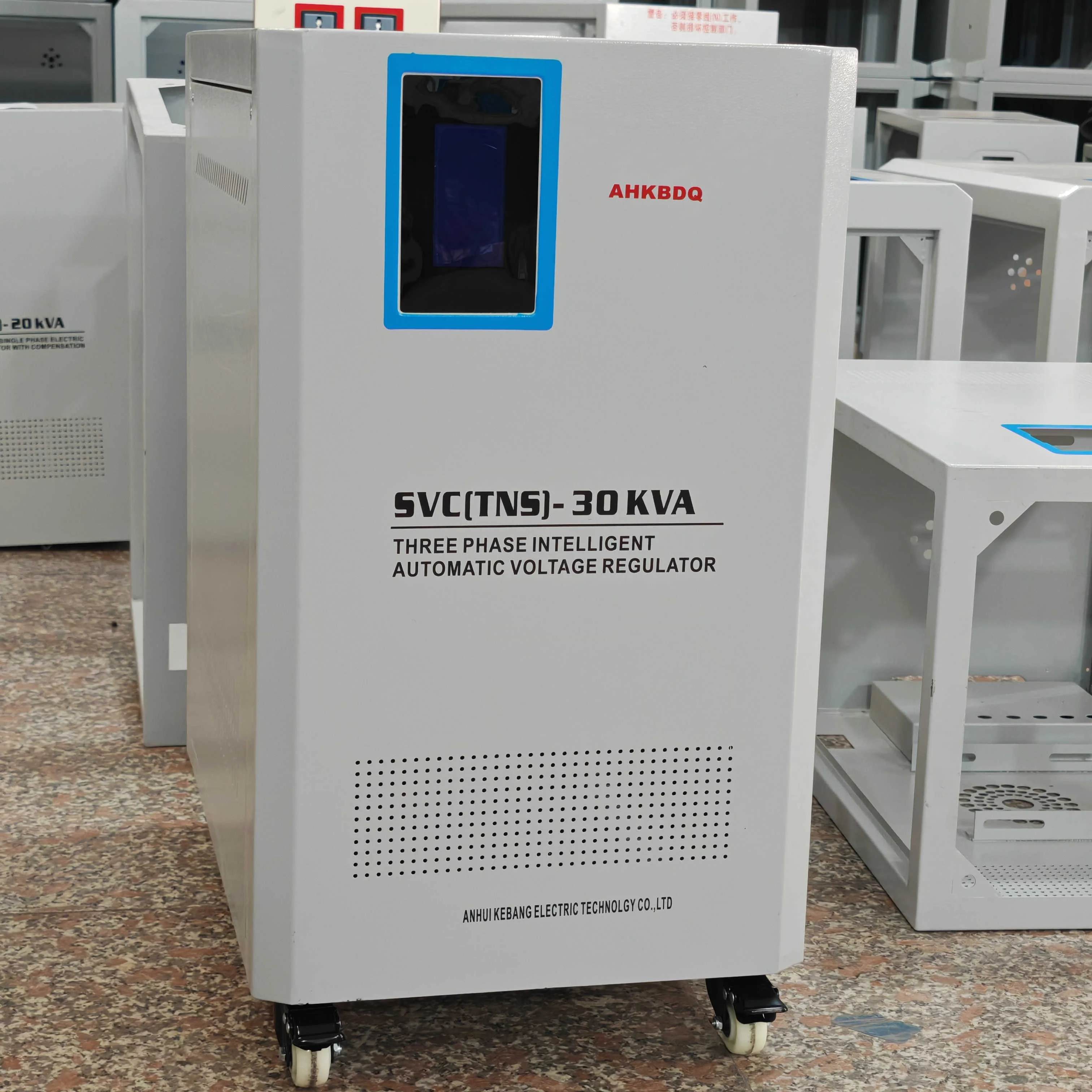 جودة عالية 20KVA 30KVA 40KVA 50KVA 380v ثلاث مراحل منظم جهد ذكي أوتوماتيكي مثبت