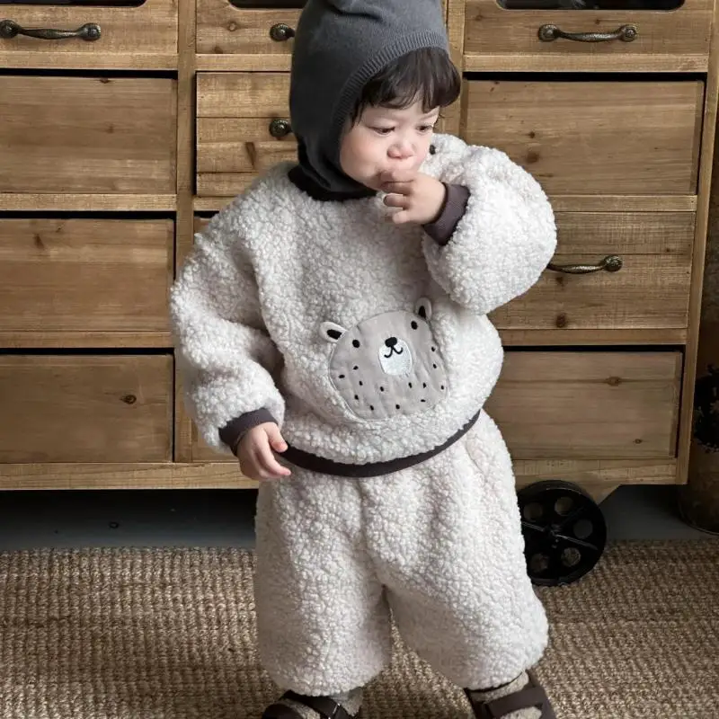 

Милый плюшевый топ с героями мультфильмов для мальчиков и девочек + брюки, костюм из 2 предметов, бархатный толстый флисовый комплект для младенцев, новинка 2025 года, зимний комплект теплой одежды для малышей