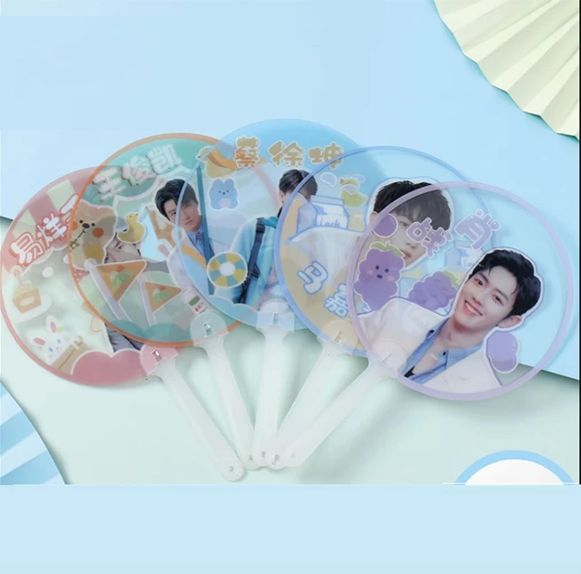 Kipas tangan kustom plastik bening cetak untuk iklan Kpop Idol Anime MOQ 50  buah - AliExpress