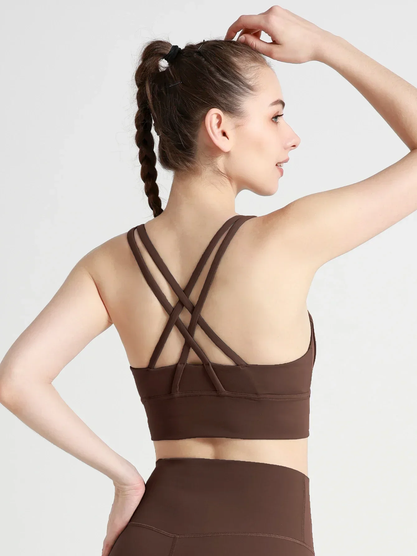 

Высокоэластичный женский спортивный топ для йоги с перекрестными лямками и красивой спинкой, ударопрочный, для бега, фитнеса, велоспорта и активного отдыха